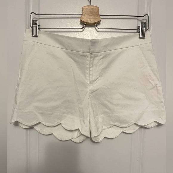 Scalloped white shorts - Picture 1 of 4